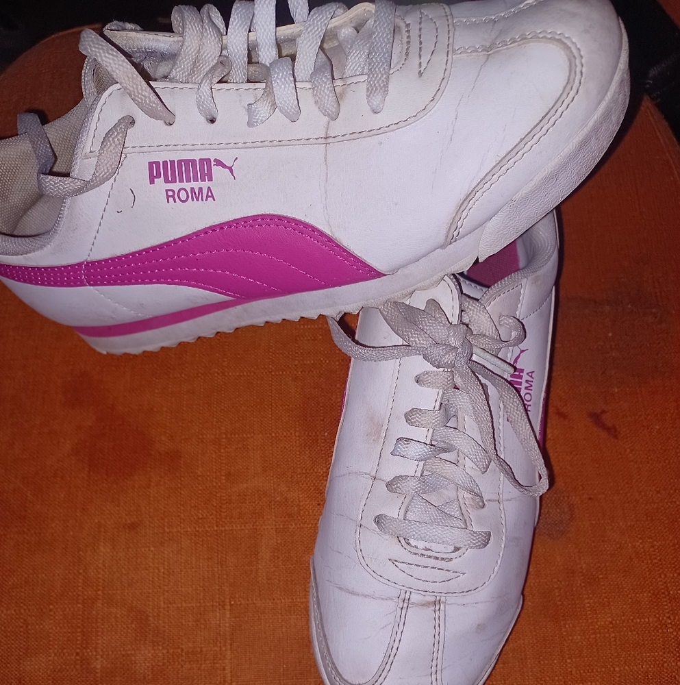 Om selling all shoes 25 each pumas,boots,vans, and Nikes